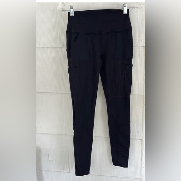 Alo Yoga High Waist Cargo Leggings - Picture 2 of 4